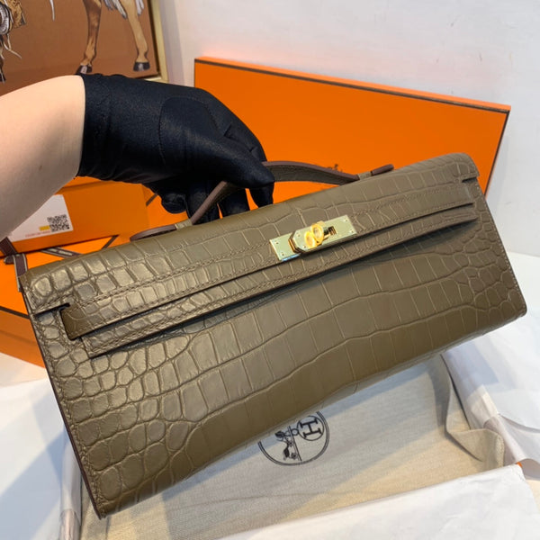 KELLY CUT 31 IN MOCHA BROWN ALLIGATOR LEATHER WITH GOLD HARDWARE (MADE-TO-ODER)