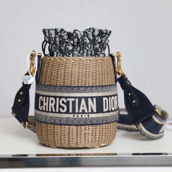 BUCKET BAG 19 IN BLACK OBLIQUE JACQUARD AND BEIGE WICKER