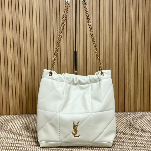 DRAWSTRING CHAIN STRAP SHOULDER BAG 39 IN WHITE QUILTED CALFSKIN